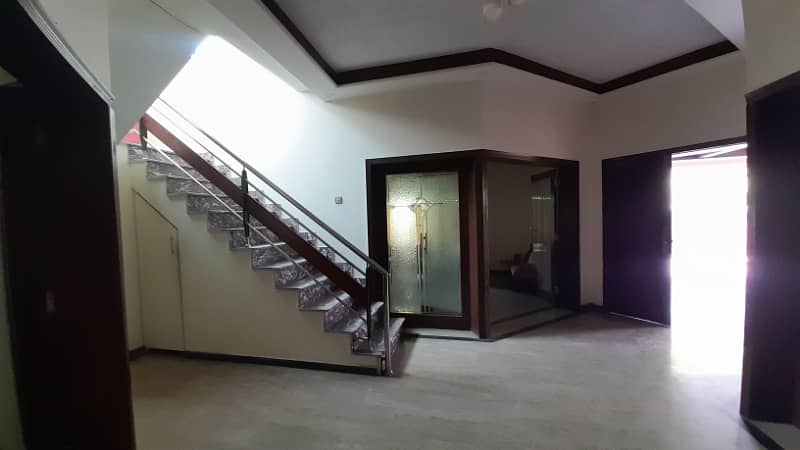 Cantt properties offers 1 Kanal House for sale in cavalry ground 11