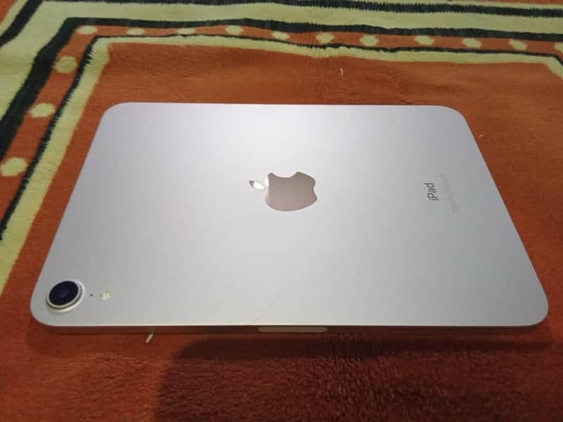 iPad mini 6 condition 10\10 scratch less 3