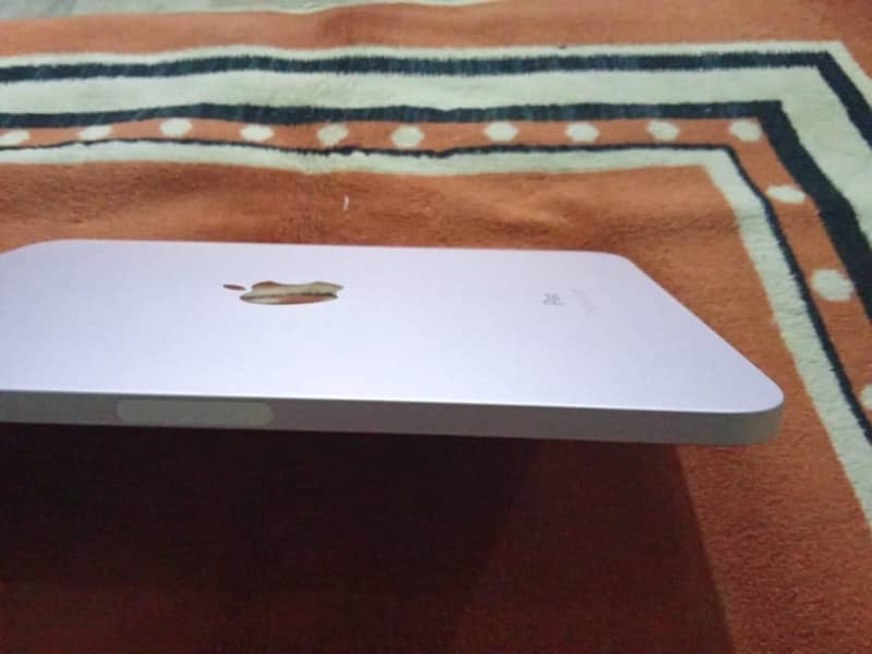 iPad mini 6 condition 10\10 scratch less 4