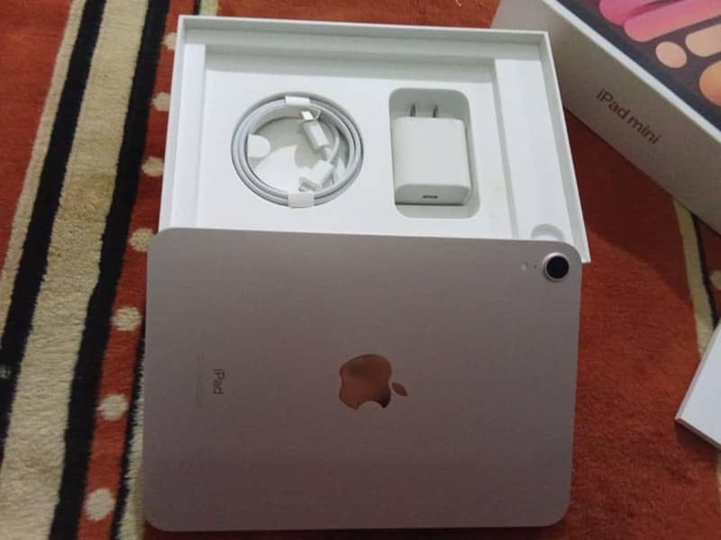 iPad mini 6 condition 10\10 scratch less 11