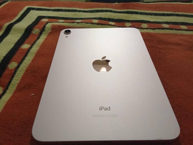 iPad mini 6 condition 10\10 scratch less 14