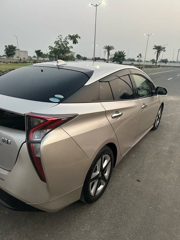 Toyota Prius 2016 6