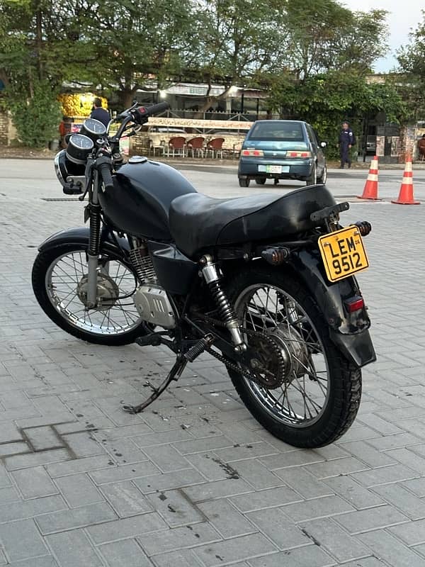 Suzuki GS 150 Neat and Clean Condition 3