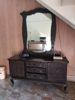 Dressing Table . 65 x 48 x 15 inch. 2 legs broken.