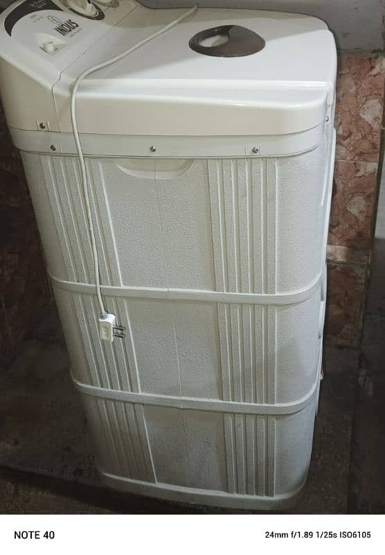 Spin Dryer For Home Use Best condition. 3