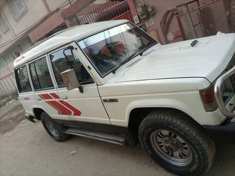 Mitsubishi Pajero 1989 6