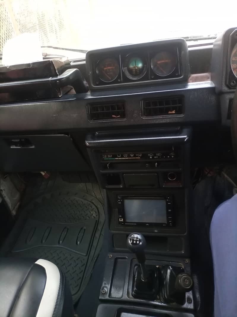 Mitsubishi Pajero 1989 9