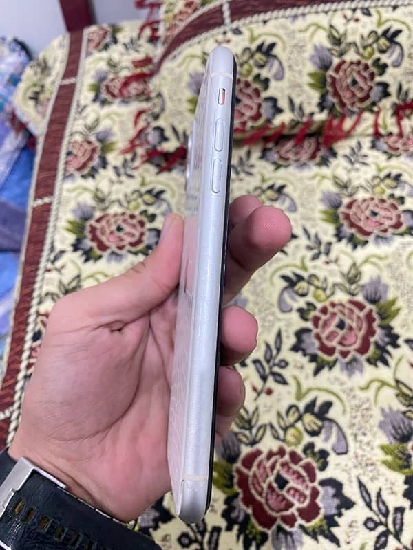 iPhone 11 jv 64 gb 3