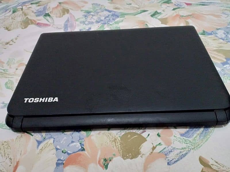 TOSHIBA SATELLITE C40-B (i3 4th generation) 2