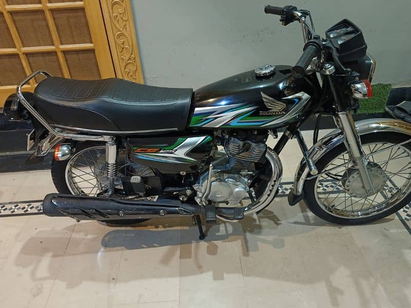 Honda CG 125 2023 in black 9