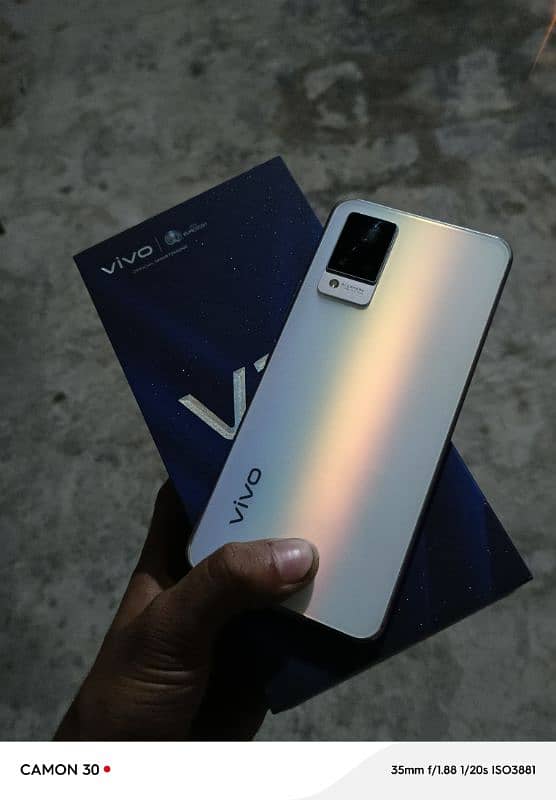 vivo v21 8+4 128gb box changer Sath ha candhin 10.9 only call 0