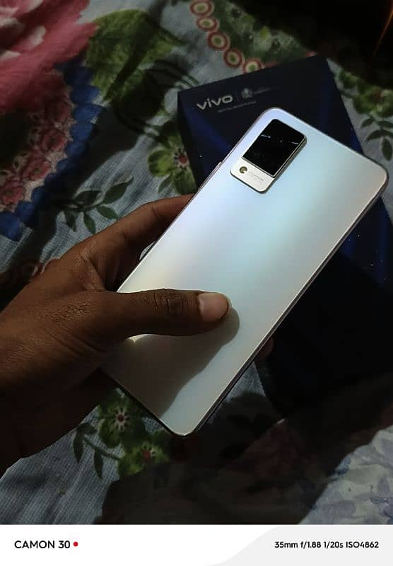 vivo v21 8+4 128gb box changer Sath ha candhin 10.9 only call 1