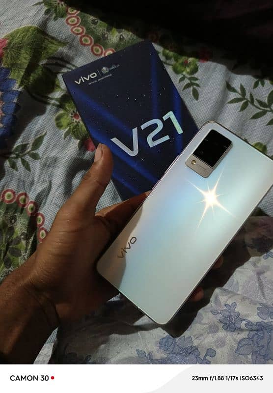 vivo v21 8+4 128gb box changer Sath ha candhin 10.9 only call 2