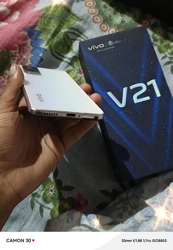 vivo v21 8+4 128gb box changer Sath ha candhin 10.9 only call 6