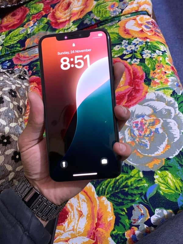 i phone Xs Max factory unlock Esim 2 month available 0