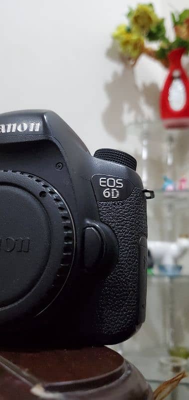 Canon 6D Full Frame DSLR 0