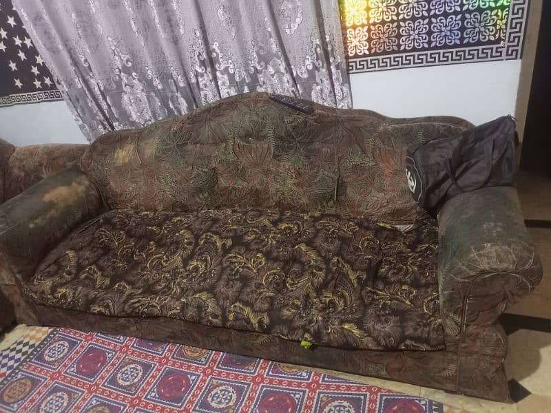 used sofa poshis hone wali ha 1