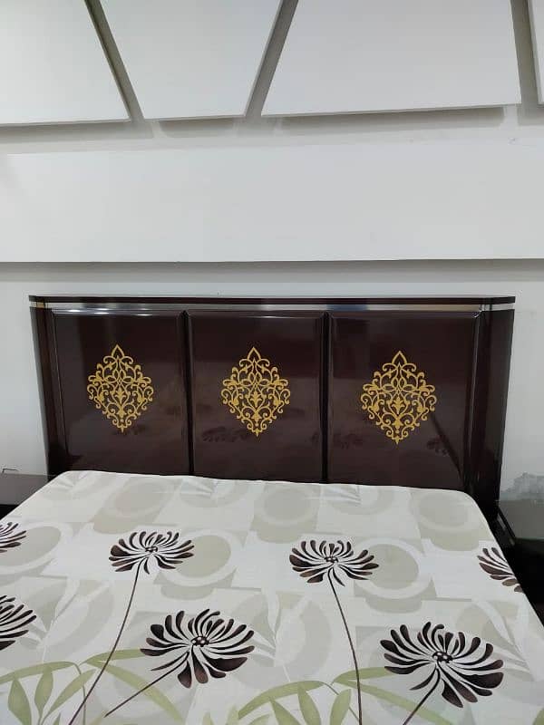 Bed with mattress, side tables, dressing.     03709104250 1