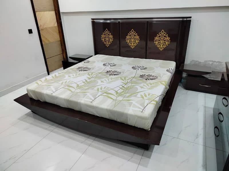 Bed with mattress, side tables, dressing.     03709104250 2