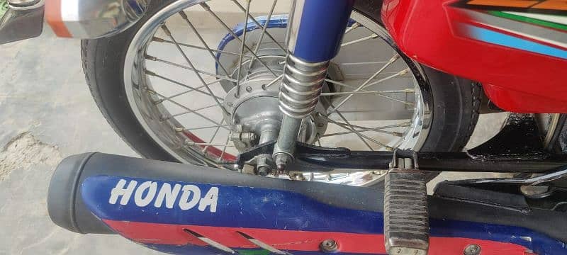 Honda 125 saf bike total orgnil bike ha ek pasy ka kam ni hony wala 5