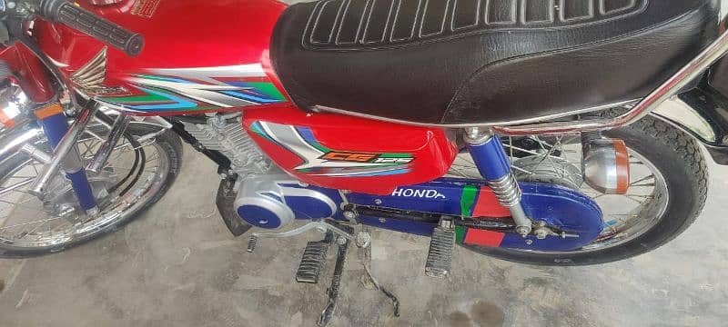 Honda 125 saf bike total orgnil bike ha ek pasy ka kam ni hony wala 6