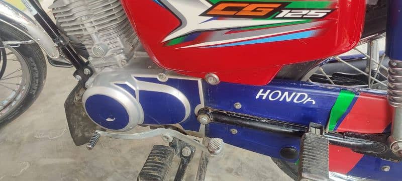 Honda 125 saf bike total orgnil bike ha ek pasy ka kam ni hony wala 7