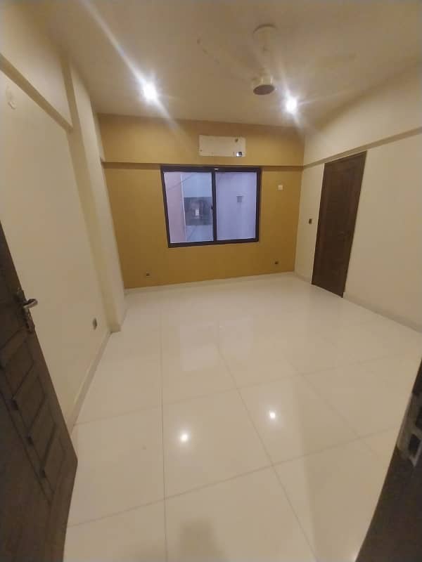 3 bed DD Apartment For Rent In Big Bukhari in Lift Parking 7