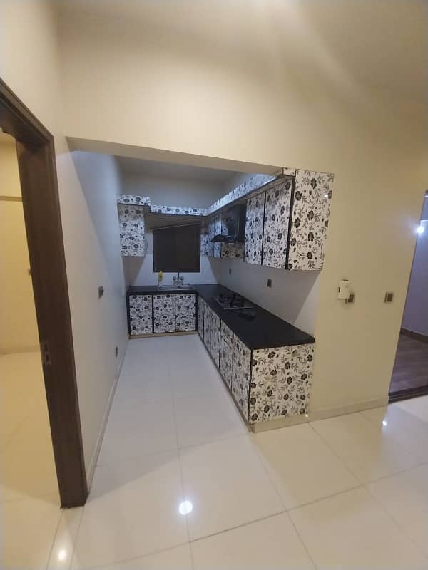 3 bed DD Apartment For Rent In Big Bukhari in Lift Parking 15