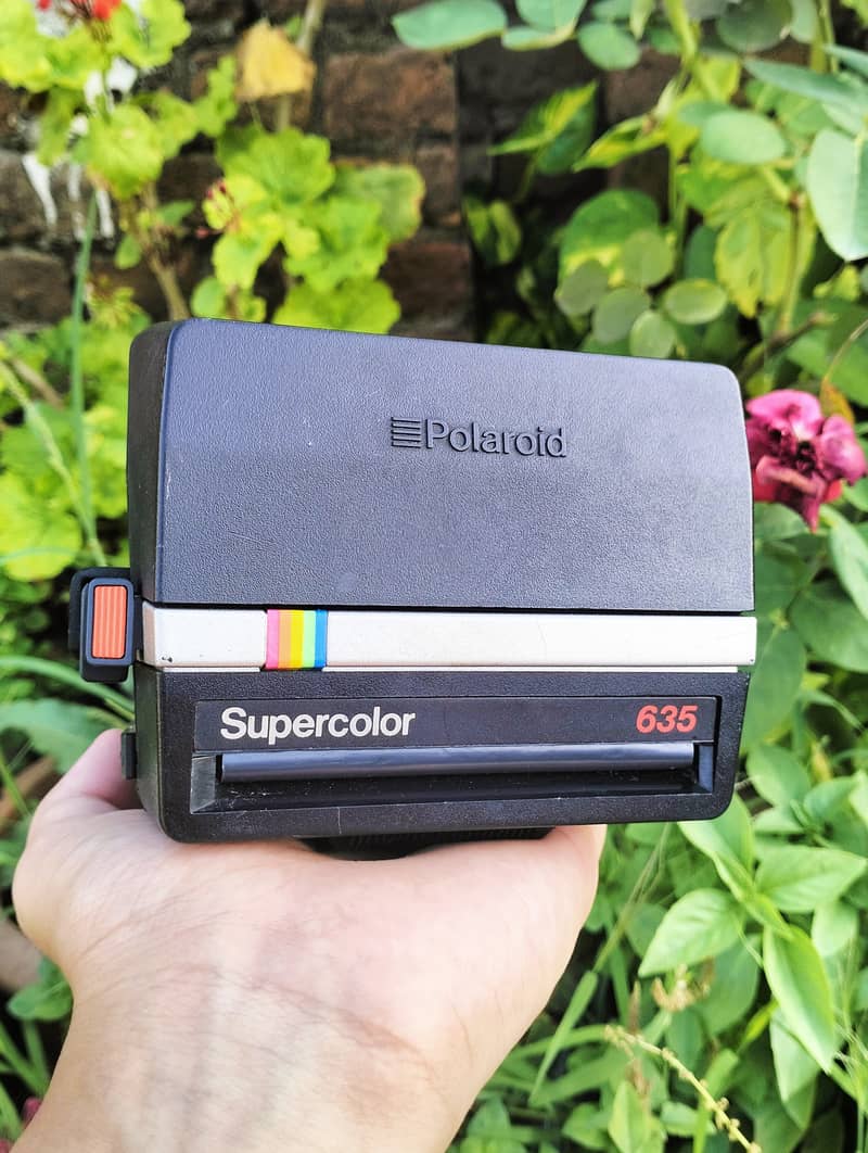 Polaroid Supercolor 635 CL Instant Camera – Vintage Retro Classic with 8