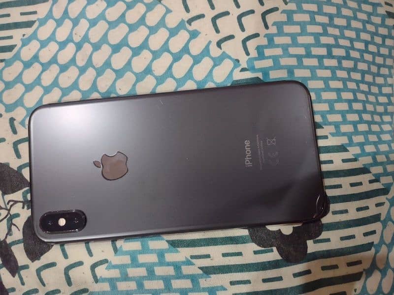 I phone xx max 265 gb with diba charger 0