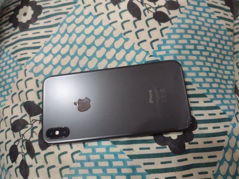 I phone xx max 265 gb with diba charger 1