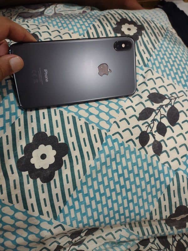 I phone xx max 265 gb with diba charger 3