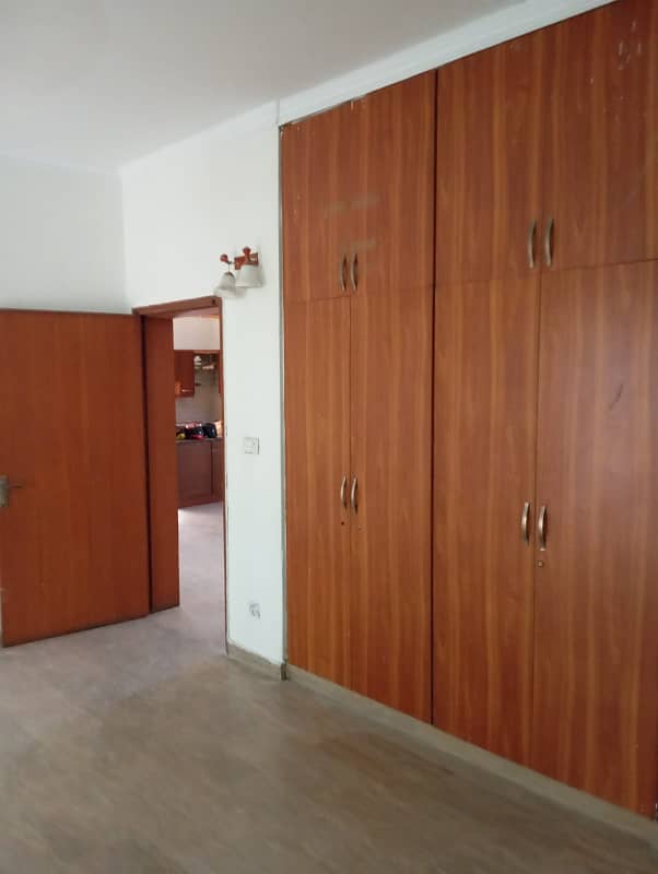 13 MARLA UPPER PORTION AVAILABLE FOR RENT SILENT OFFICE AND FAMILY 0