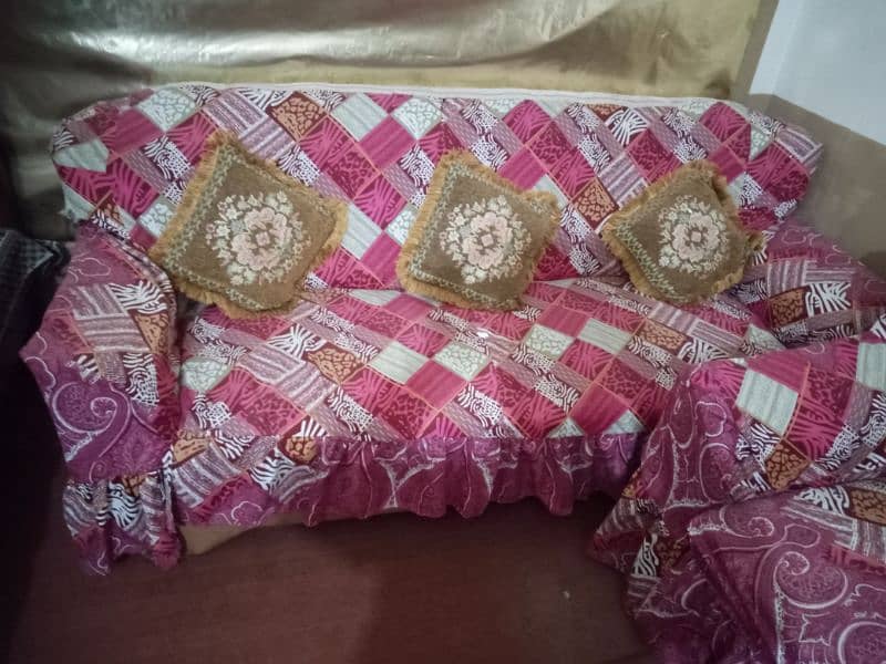 A sofa set urgent for sale 0