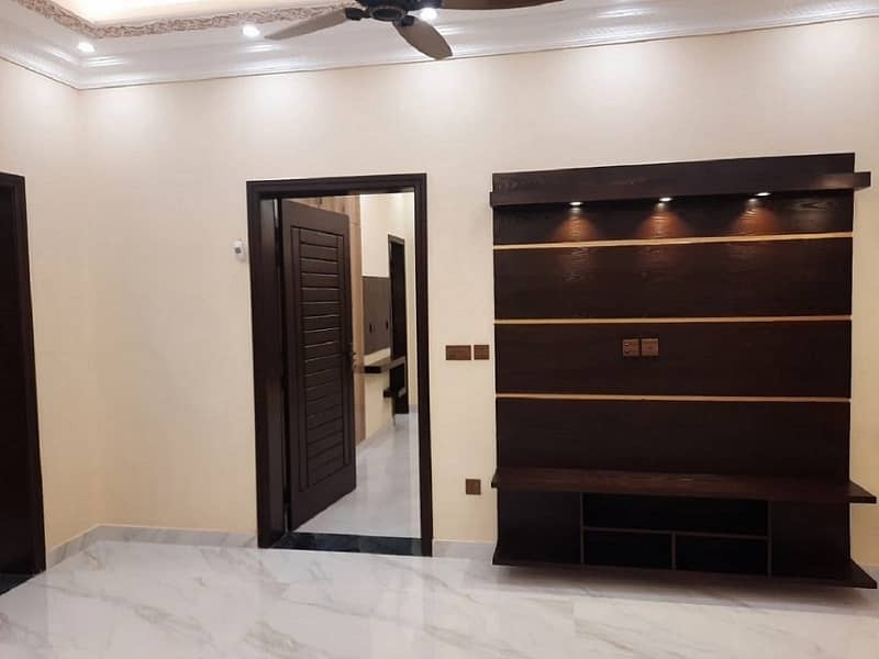 10 Marla Lower Portion Available For Rent In Talha Block Bahria Town Lahore 3