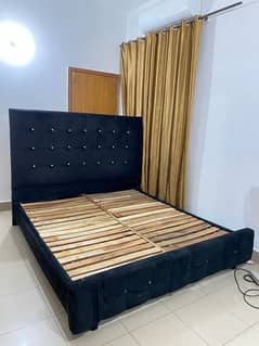 Black Velvet Poshish Bed (King Size)