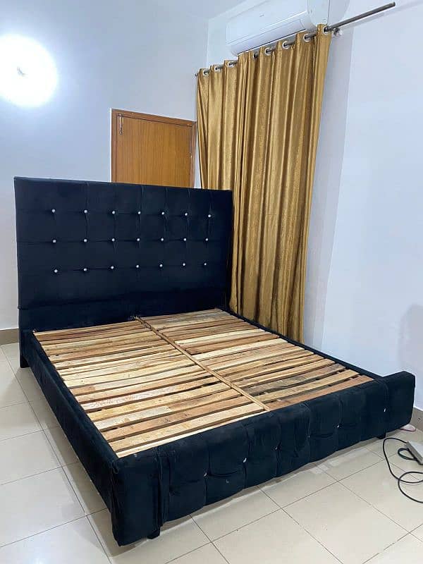 Black Velvet Poshish Bed (King Size) 0