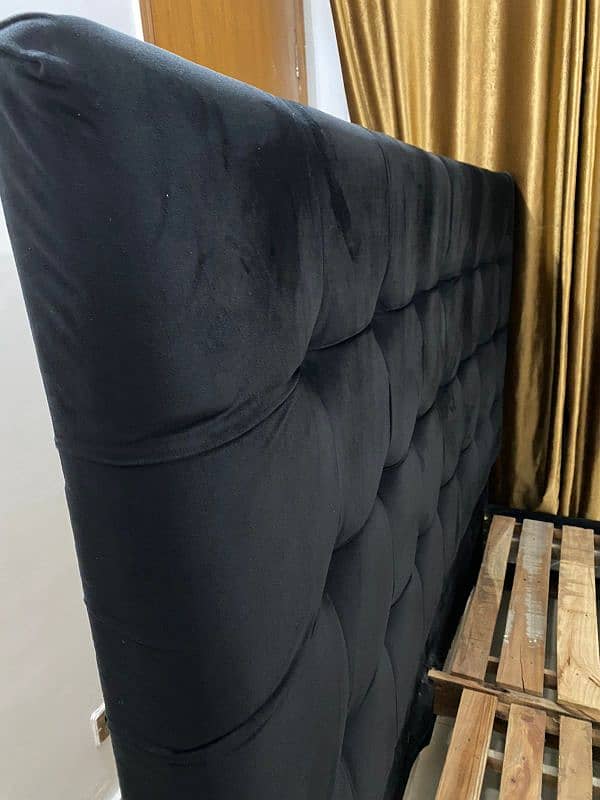 Black Velvet Poshish Bed (King Size) 4