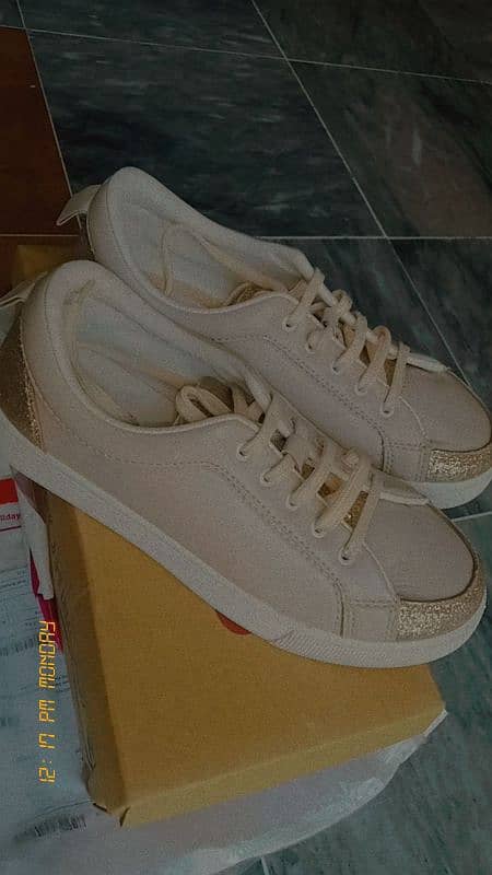 Stylo Fawn Sneakers Size : 38 2