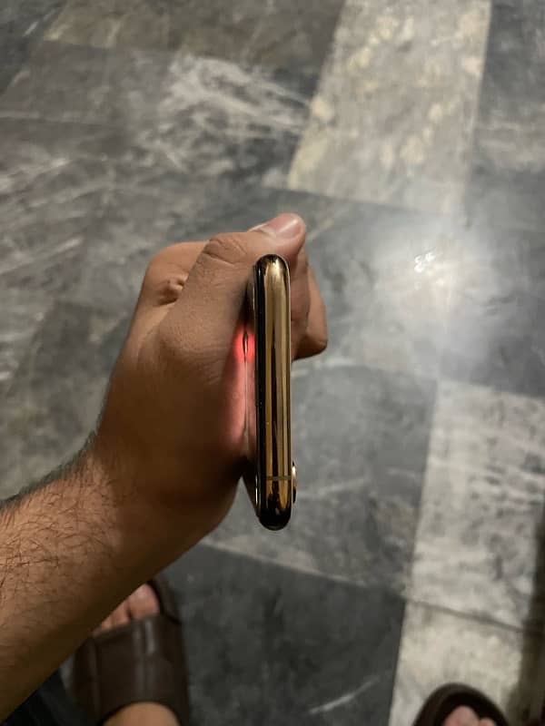 iPhone Xs 9