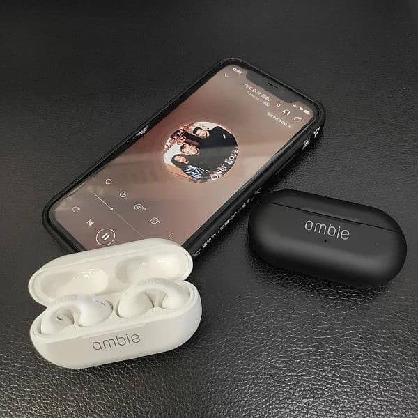 Noise-Cancelling Earbuds - Black and White - 1 Pcs with Charging Case 4