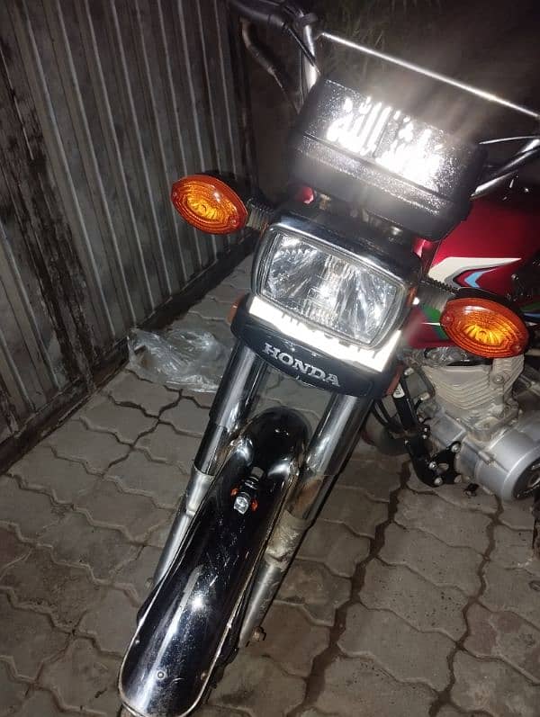 Honda 125  total geniun 1st owner 4