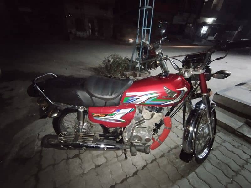 Honda 125  total geniun 1st owner 8