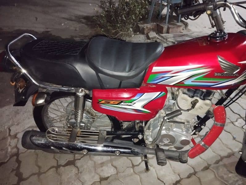 Honda 125  total geniun 1st owner 9