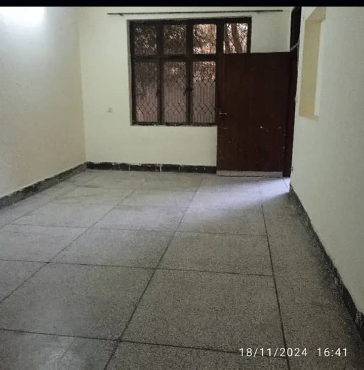 10 Marla lower portion for rent in sabzazar scheme In Hot location for commerical use and Families are available there Fori Rabta keray 4