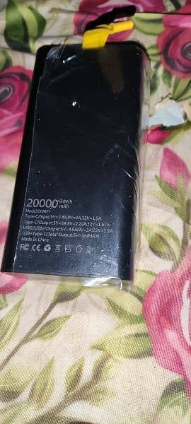 power bank MAH 20000 ONLY USED IN 1 WEAK CONDITION 10 BY 10 1