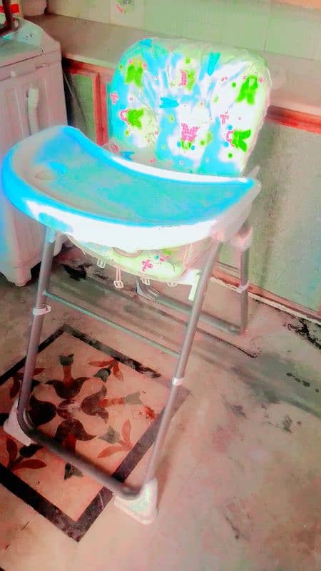 cot, baby swing nd flooding chair 4