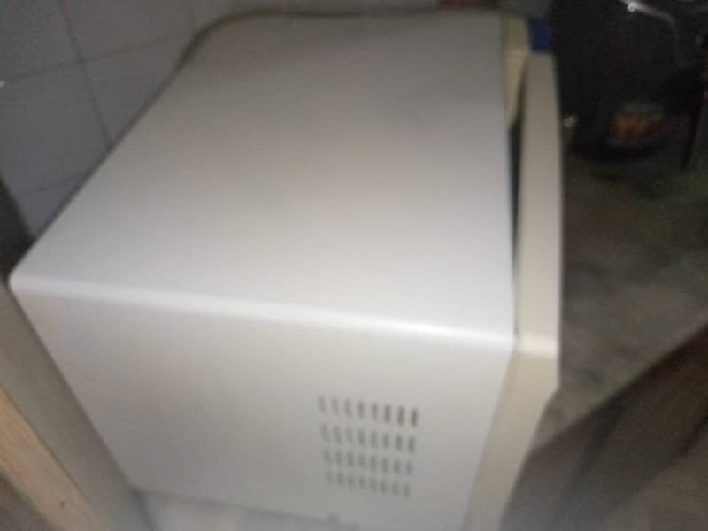 Oven Haier good condition Lahore call ya sms keryai. number perh thanks 2