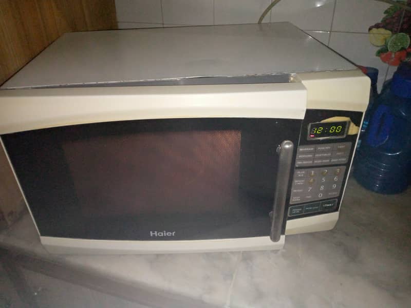 Oven Haier good condition Lahore call ya sms keryai. number perh thanks 3