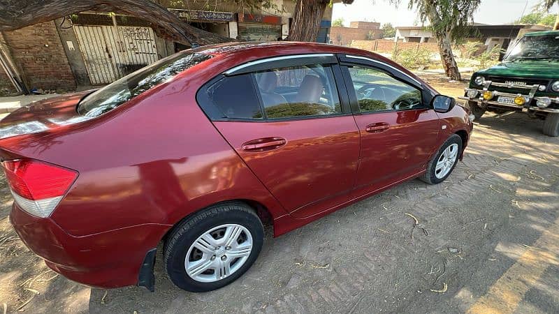 Honda City  2010 4